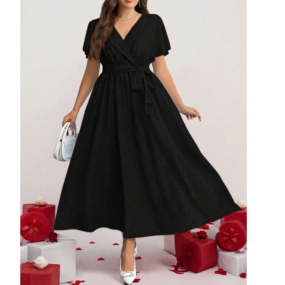 Plus Floral Print Surplice Butterfly Sleeve Maxi Dress - Picture 3 of 9